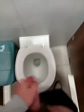 Snapshot of HairypapaK chatting on 01/13/26, 06:39 HairypapaK online show from 01/13/26, 06:39