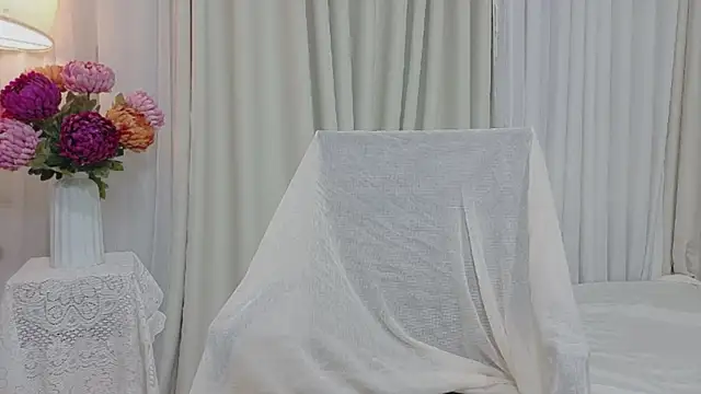 Vessi-babe online show from 04/30/26, 01:51