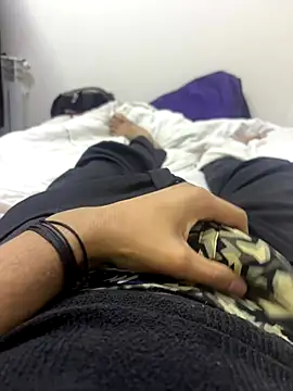 Snapshot of bigbulllaksh chatting on 11/16/25, 06:23 bigbulllaksh online show from 11/16/25, 06:23