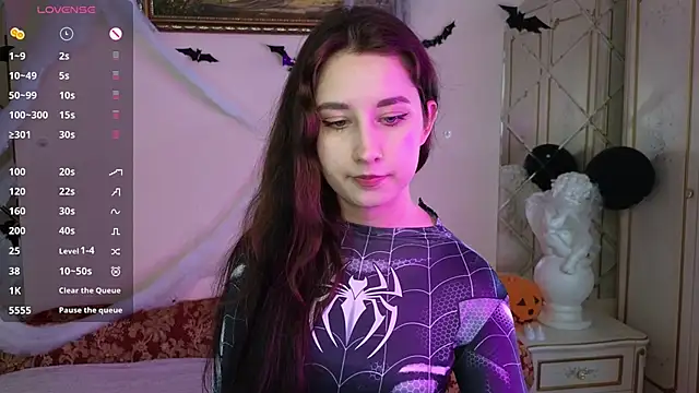 Eva Maller online show from 10/31/25, 04:42