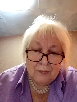 Alexia64231 online show from 10/27/25, 06:47