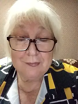 Alexia64231 online show from 11/10/25, 10:53