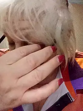 Alexia64231 online show from 12/04/25, 07:57