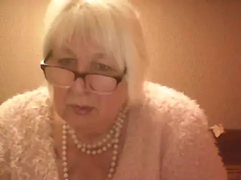 Alexia64231 online show from 10/21/25, 04:28