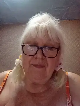 Snapshot of Alexia64231 chatting on 07/15/26, 12:28 Alexia64231 online show from 07/15/26, 12:28
