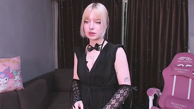Snapshot of godlikegirlyy chatting on 10/11/25, 03:35 godlikegirlyy online show from 10/11/25, 03:35