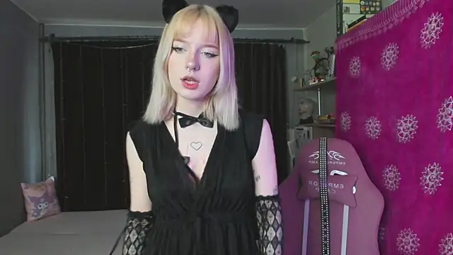 Snapshot of godlikegirlyy chatting on 09/20/25, 12:21 godlikegirlyy online show from 09/20/25, 12:21