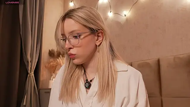 peachii meow online show from 07/12/26, 04:19