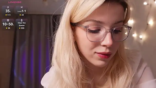 Snapshot of peachii_meow chatting on 05/01/26, 02:11 peachii meow online show from 05/01/26, 02:11