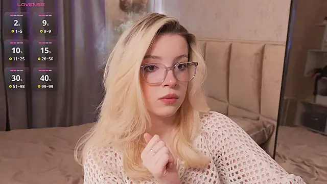 Snapshot of peachii_meow chatting on 05/04/26, 03:15 peachii meow online show from 05/04/26, 03:15