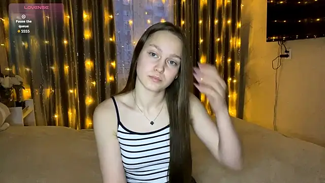 Snapshot of SoSweetGirl chatting on 12/17/25, 10:09 SoSweetGirl online show from 12/17/25, 10:09