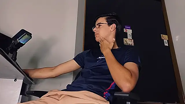 Snapshot of ThbxToyou chatting on 10/26/25, 09:59 ThbxToyou online show from 10/26/25, 09:59