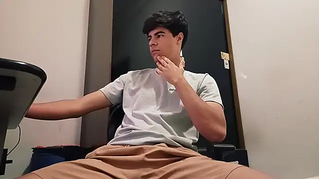 Snapshot of ThbxToyou chatting on 10/28/25, 11:14 ThbxToyou online show from 10/28/25, 11:14