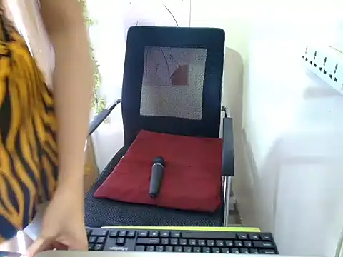 Sexy clever18xx online show from 04/15/26, 03:12