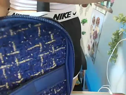 Snapshot of Sexy_clever18xx chatting on 12/19/25, 12:25 Sexy clever18xx online show from 12/19/25, 12:25