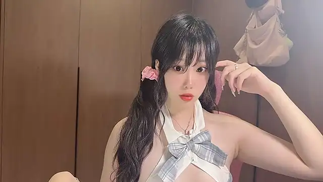 Lilium-520 online show from 10/26/25, 10:37