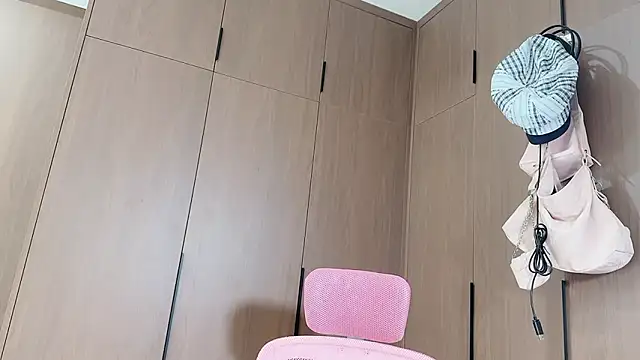 Lilium-520 online show from 12/01/25, 11:11