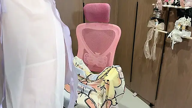 Lilium-520 online show from 12/22/25, 12:16