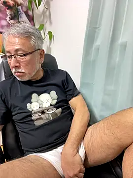 gholly2007 online show from 12/18/25, 07:46