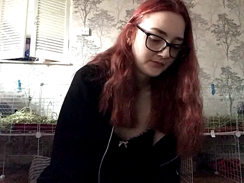 Snapshot of ivysplayhouse chatting on 10/01/25, 10:09 ivysplayhouse online show from 10/01/25, 10:09