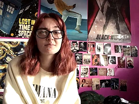 Snapshot of ivysplayhouse chatting on 10/23/25, 01:32 ivysplayhouse online show from 10/23/25, 01:32