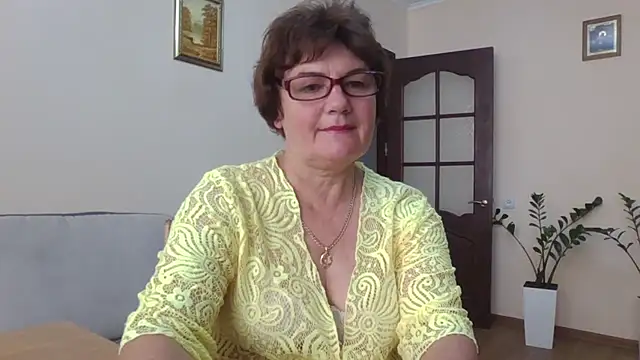Snapshot of Galina56301 chatting on 09/13/25, 12:38 Galina56301 online show from 09/13/25, 12:38
