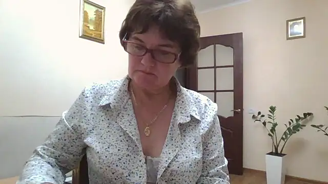 Snapshot of Galina56301 chatting on 09/24/25, 06:03 Galina56301 online show from 09/24/25, 06:03