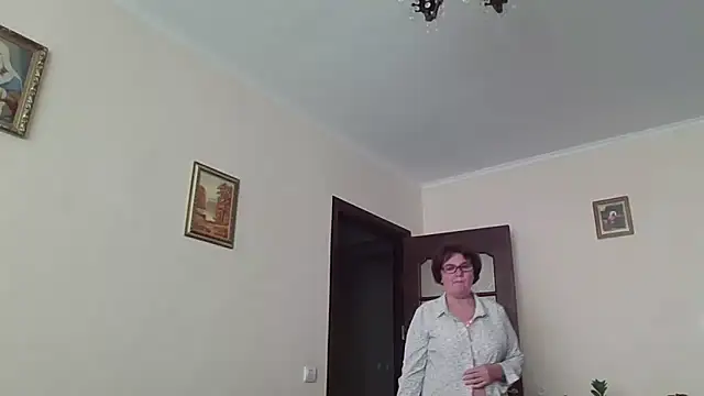Snapshot of Galina56301 chatting on 09/18/25, 03:15 Galina56301 online show from 09/18/25, 03:15