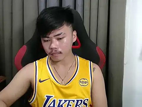 hot emman online show from 10/26/25, 04:35