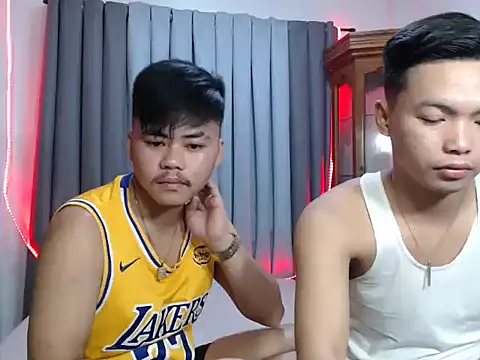 hot emman online show from 11/13/25, 12:14