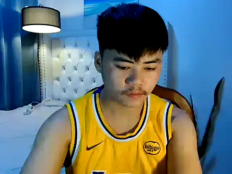 hot emman online show from 03/25/26, 12:11