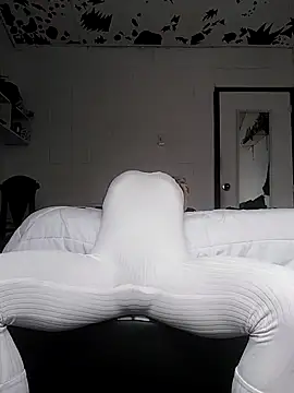 Snapshot of oxxy_jean chatting on 05/25/26, 03:55 oxxy jean online show from 05/25/26, 03:55