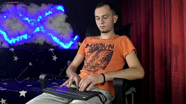 Snapshot of AxelMassimo chatting on 11/30/25, 03:51 AxelMassimo online show from 11/30/25, 03:51