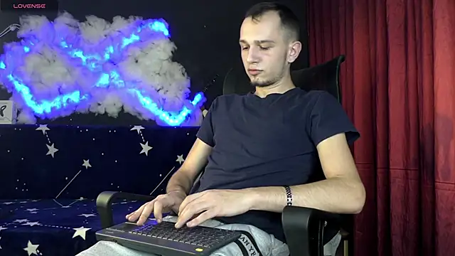 Snapshot of AxelMassimo chatting on 11/29/25, 03:50 AxelMassimo online show from 11/29/25, 03:50