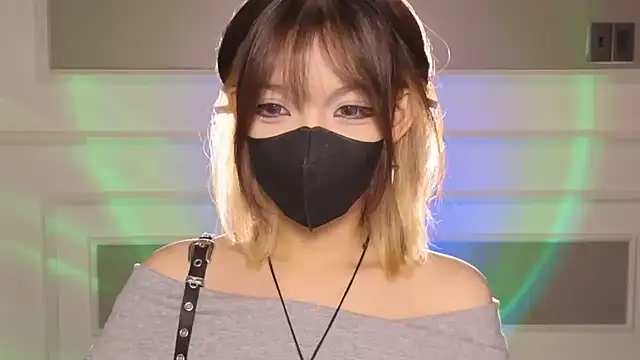      Panda      online show from 04/28/26, 06:12