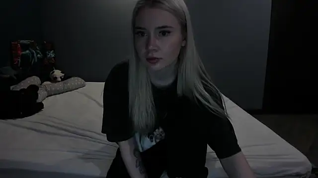 Snapshot of Lillie_Berry chatting on 05/30/26, 04:30 Lillie Berry online show from 05/30/26, 04:30