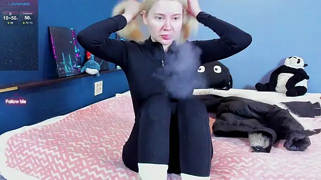 Lillie Berry online show from 03/04/26, 05:59