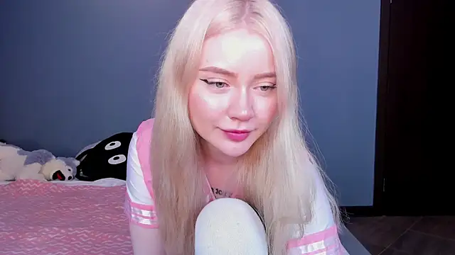 Snapshot of Lillie_Berry chatting on 05/07/26, 05:11 Lillie Berry online show from 05/07/26, 05:11