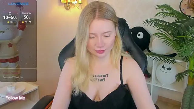 Lillie Berry online show from 11/23/25, 04:44