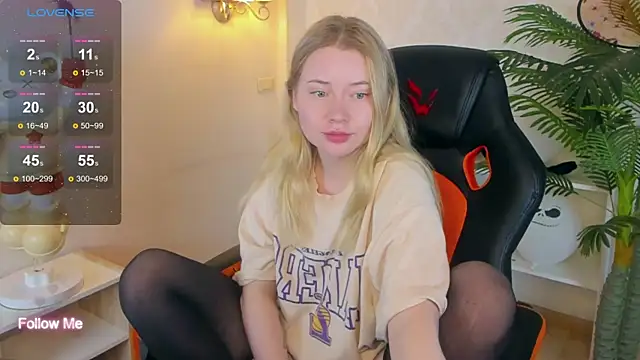 Lillie Berry online show from 11/23/25, 04:50