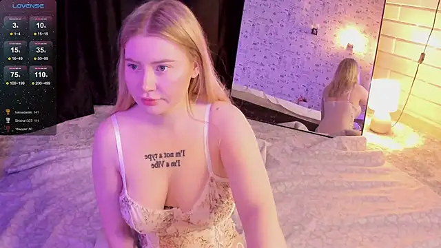 Lillie Berry online show from 11/18/25, 04:49