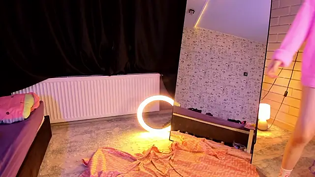 Lillie Berry online show from 02/24/26, 04:24