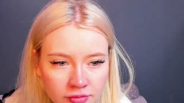 Lillie Berry online show from 04/15/26, 04:29