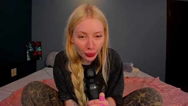 Snapshot of Lillie_Berry chatting on 07/12/26, 05:19 Lillie Berry online show from 07/12/26, 05:19