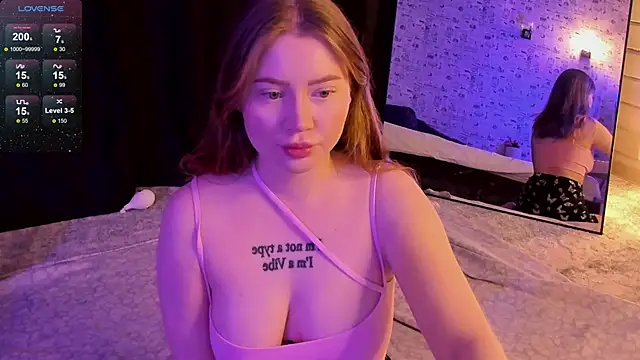 Lillie Berry online show from 11/07/25, 04:39