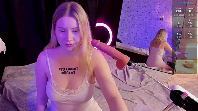 Lillie Berry online show from 12/01/25, 04:35