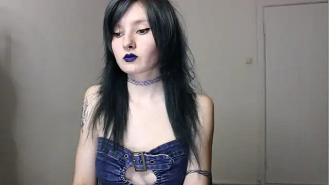 midnightsiren777 online show from 11/04/25, 09:18