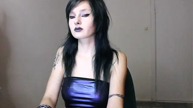 midnightsiren777 online show from 11/05/25, 02:31