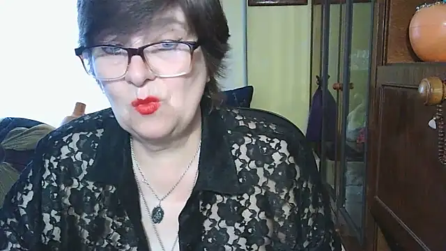 Snapshot of VeronicaGold511 chatting on 06/08/26, 06:25 VeronicaGold511 online show from 06/08/26, 06:25