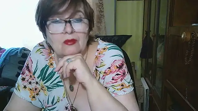 Snapshot of VeronicaGold511 chatting on 09/30/25, 07:36 VeronicaGold511 online show from 09/30/25, 07:36